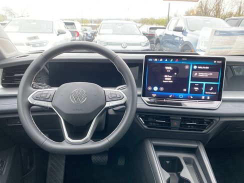 New 2025 Volkswagen Tiguan SE image 13