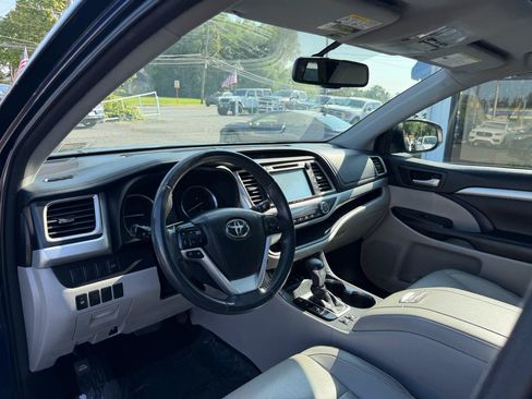 Used 2016 Toyota Highlander XLE w/ Protection Package #3 AWD/4WD image 10