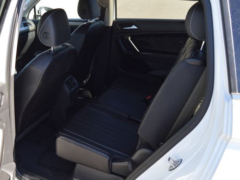 Used 2022 Volkswagen Tiguan SE image 11