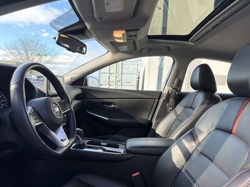 Used 2021 Nissan Sentra SR w/ SR Premium Package image 12