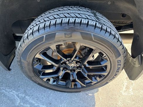 Used 2023 Chevrolet Silverado 1500 High Country w/ High Country Premium Package image 11