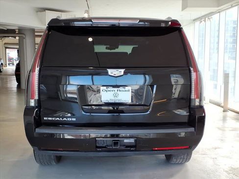 Used 2020 Cadillac Escalade Luxury w/ Escalade Sport Edition image 5