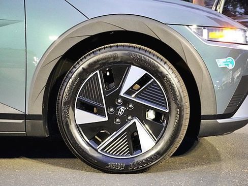 Certified 2025 Hyundai Ioniq 5 SEL image 8