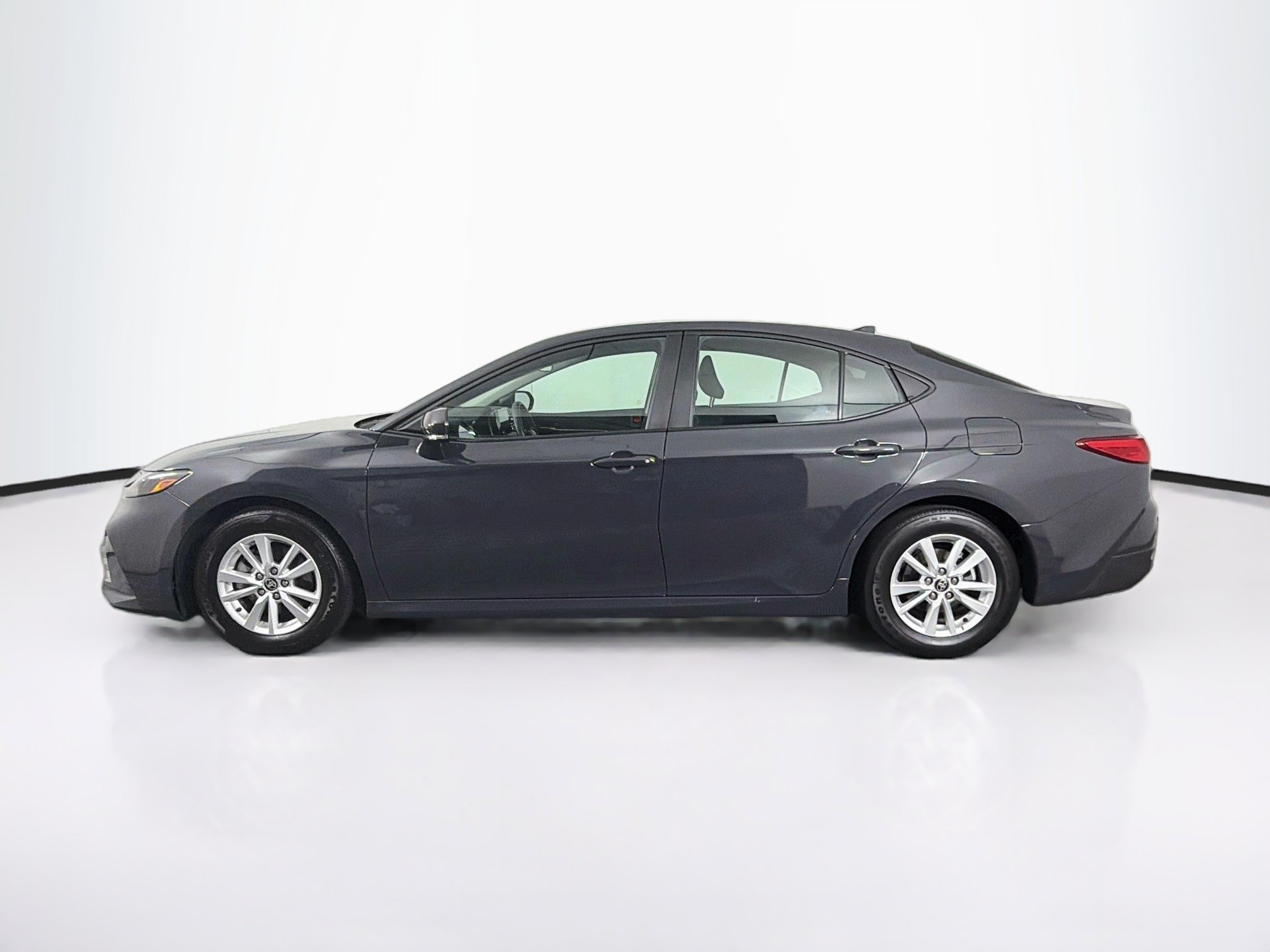 Used 2025 Toyota Camry LE FWD image 4