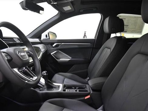 Certified 2024 Audi Q3 2.0T Premium Plus image 32