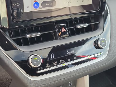 Used 2025 Toyota Corolla Cross AWD Hybrid image 28