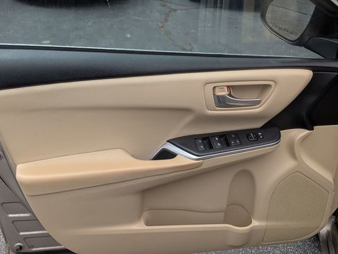 Used 2017 Toyota Camry LE FWD image 14