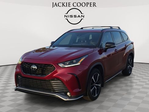 Used 2021 Toyota Highlander XSE image 1