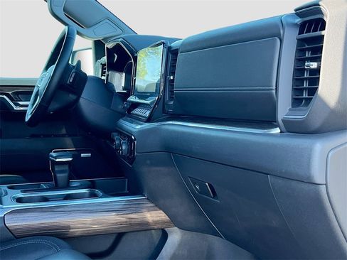 Used 2024 Chevrolet Silverado 1500 LT Trail Boss w/ LT Trail Boss Premium Package image 30