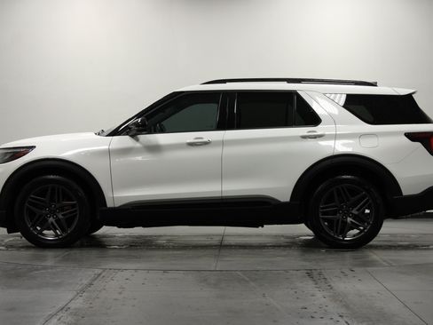 Used 2025 Ford Explorer ST AWD/4WD image 7