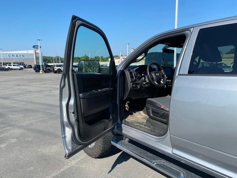Used 2022 RAM 2500 Tradesman w/ Chrome Appearance Group AWD/4WD image 10
