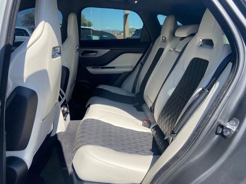 Used 2020 Jaguar F-PACE SVR image 18