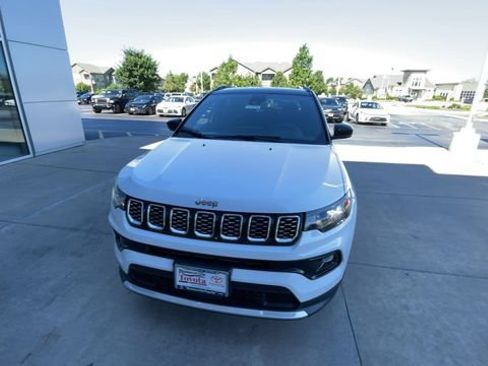 Used 2025 Jeep Compass Limited AWD/4WD image 5