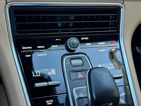 Used 2018 Porsche Panamera image 19