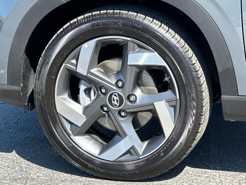 Certified 2025 Hyundai Venue SEL FWD image 25
