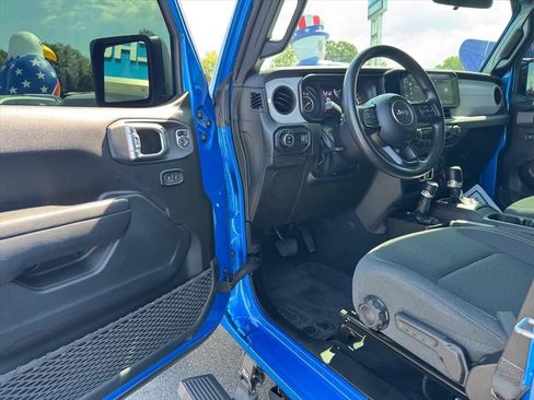 Used 2024 Jeep Gladiator Sport AWD/4WD image 13