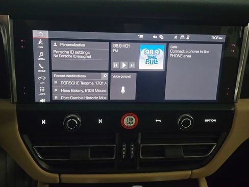 Certified 2025 Porsche Macan AWD/4WD image 16