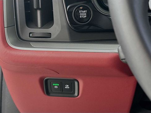 Certified 2025 Porsche Cayenne image 14