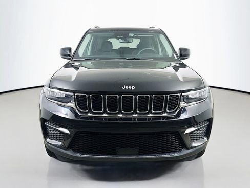 Used 2023 Jeep Grand Cherokee Laredo w/ Luxury Tech Group I RWD image 2