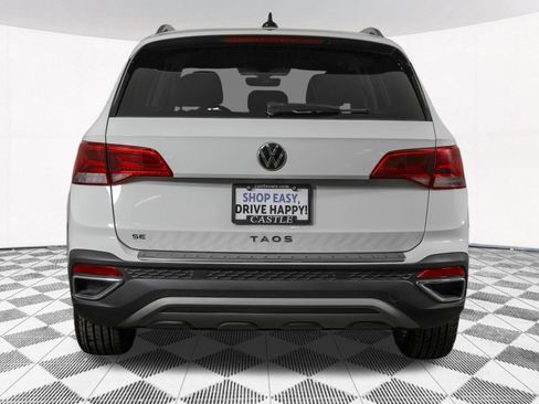 Used 2024 Volkswagen Taos SE w/ MDO Package FWD image 16