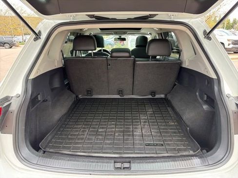 Used 2018 Volkswagen Tiguan SE w/ Panoramic Sunroof Package AWD/4WD image 7
