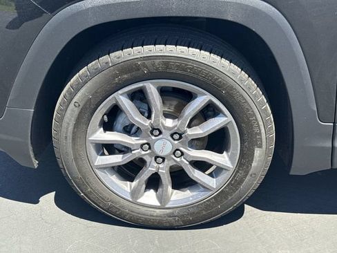 Certified 2024 GMC Terrain SLT AWD/4WD image 32
