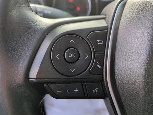 Certified 2022 Toyota Venza LE image 18