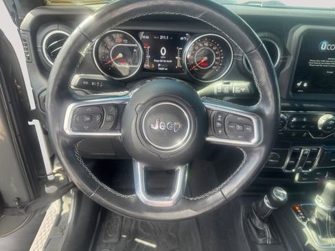 Used 2020 Jeep Wrangler Unlimited Sahara image 11