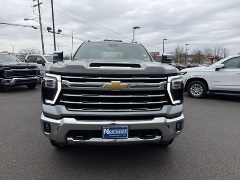 Used 2024 Chevrolet Silverado 2500 LTZ w/ LTZ Convenience Package AWD/4WD image 2