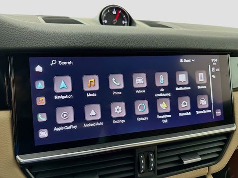 Certified 2022 Porsche Cayenne Platinum Edition image 15