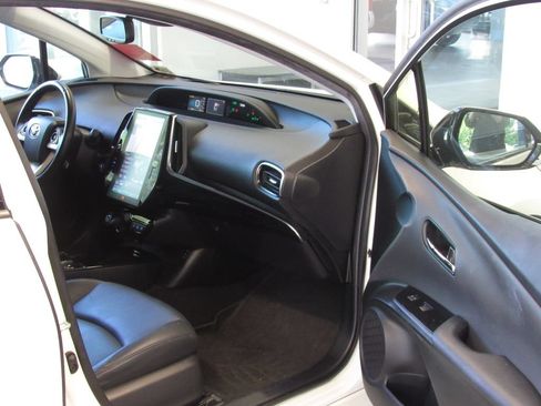 Certified 2019 Toyota Prius Prime Advanced w/ Carpet Mat Package FWD image 18