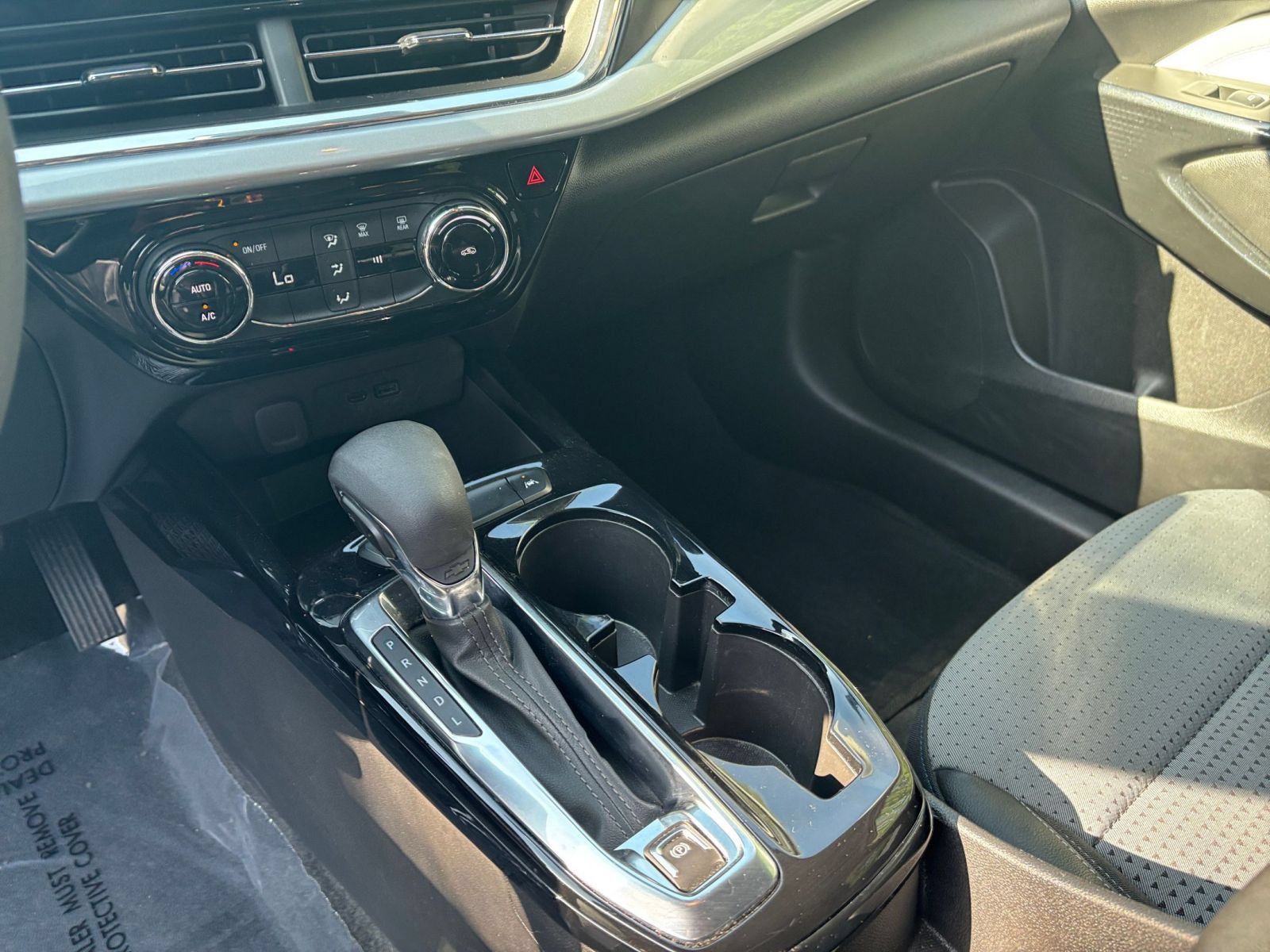 Used 2025 Chevrolet Trax LT FWD image 35