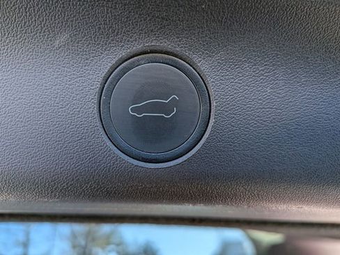 Used 2020 Tesla Model Y Long Range image 33