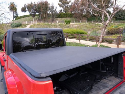 Used 2020 Jeep Gladiator Overland image 23