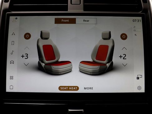 New 2025 Land Rover Discovery Dynamic SE image 12