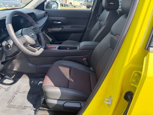Used 2025 Nissan Kicks SR w/ SR Premium Package AWD/4WD image 31
