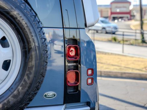 Used 2023 Land Rover Defender 110 S image 28