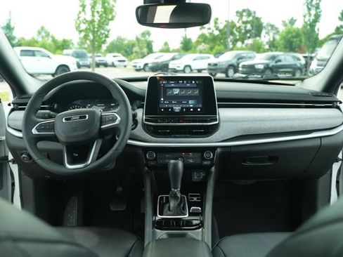 Used 2025 Jeep Compass Latitude AWD/4WD image 26