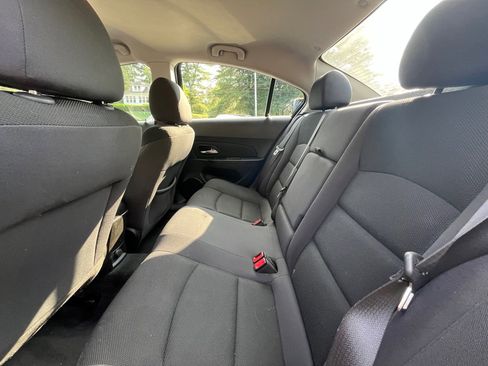 Used 2016 Chevrolet Cruze LT w/ Technology Package image 12