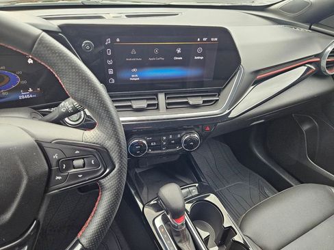 Used 2025 Chevrolet Trax RS w/ Sunroof Package image 19