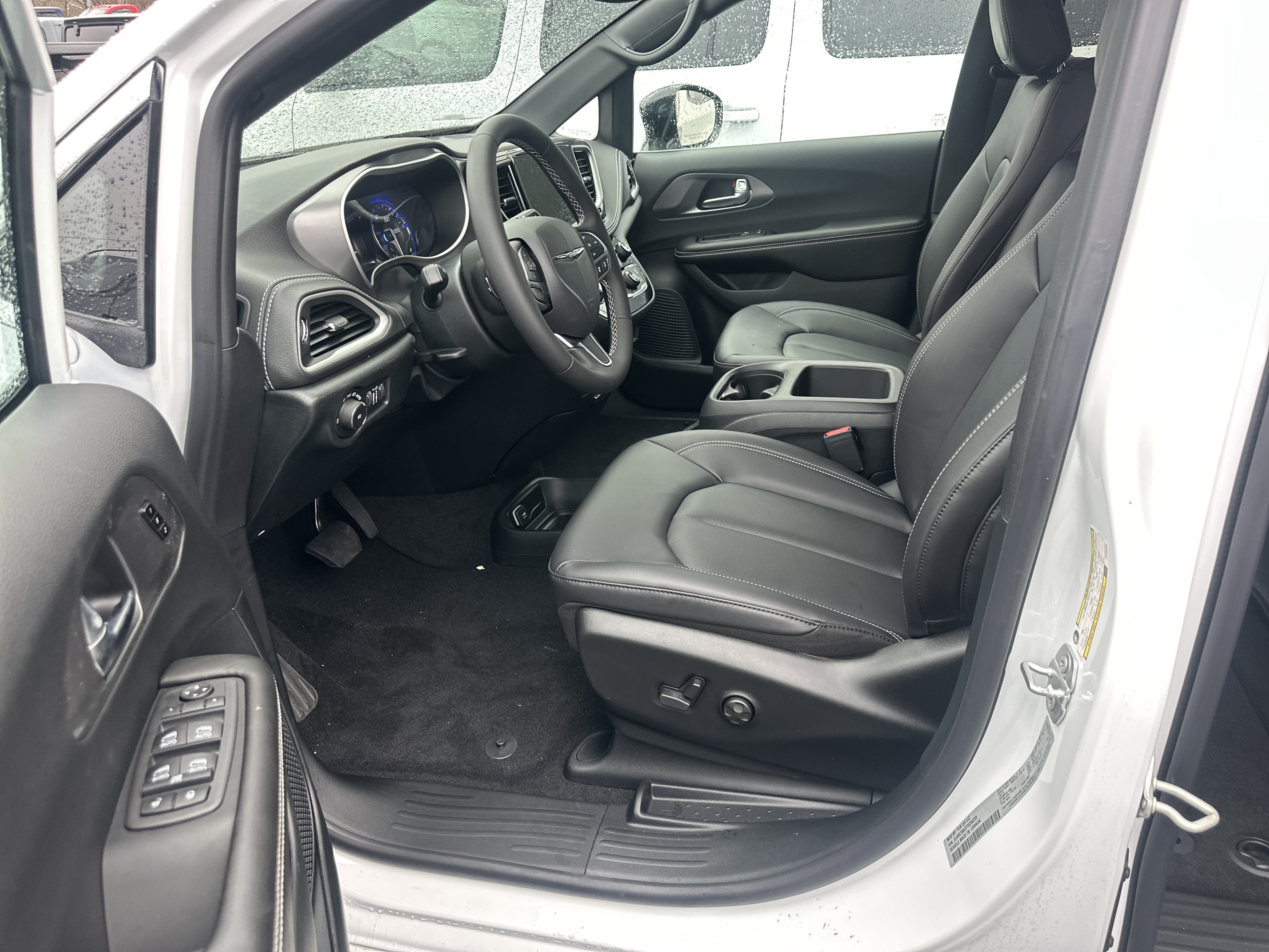 New 2026 Chrysler Pacifica Select AWD/4WD image 21