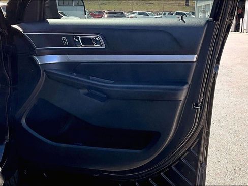 Used 2017 Ford Explorer XLT w/ Equipment Group 202A image 25