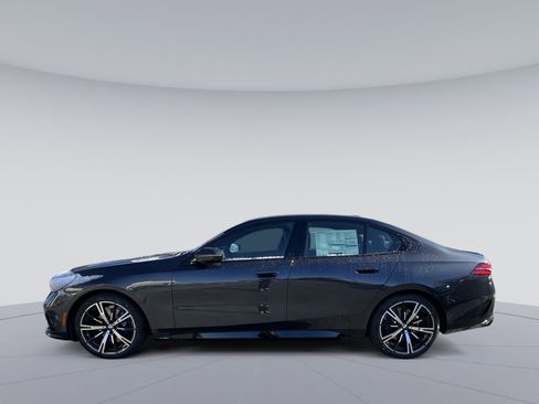 New 2026 BMW 530i xDrive w/ M Sport Package image 2