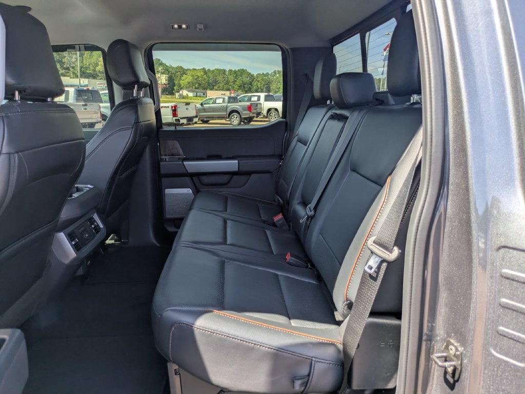 Used 2026 Ford F350 Lariat w/ Lariat Ultimate Package AWD/4WD image 9