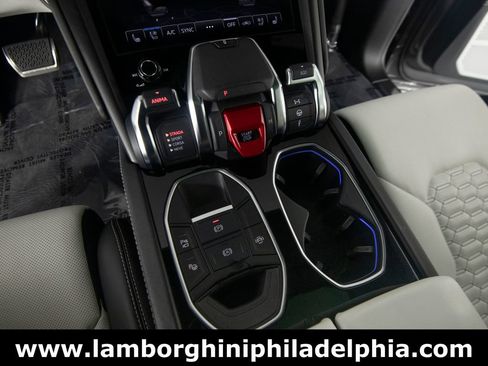 Used 2022 Lamborghini Urus AWD/4WD image 26