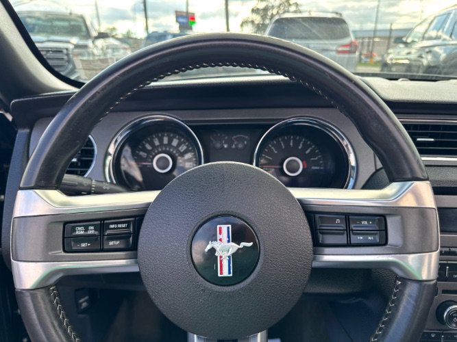 Used 2014 Ford Mustang Convertible RWD image 17