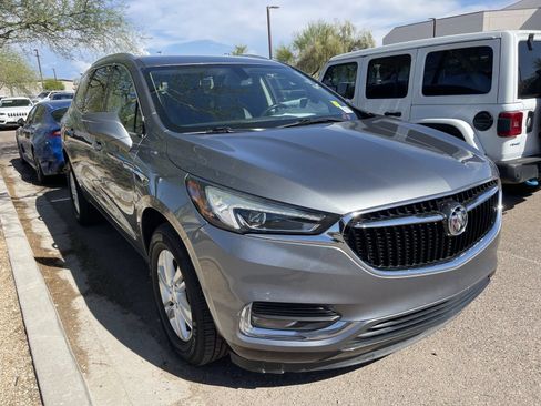 Used 2019 Buick Enclave Essence FWD image 3