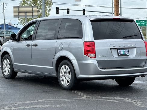 Used 2019 Dodge Grand Caravan SE w/ UConnect Hands-Free Group FWD image 6