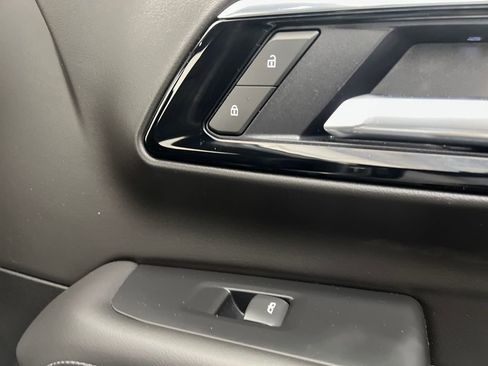 Used 2025 Chevrolet Suburban Z71 AWD/4WD image 26