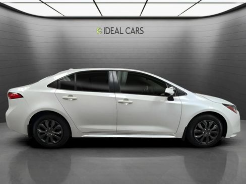 Used 2020 Toyota Corolla LE FWD image 4